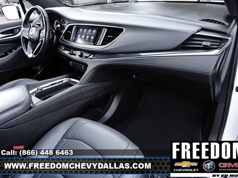 Used 2023 Buick Enclave Essence image 8