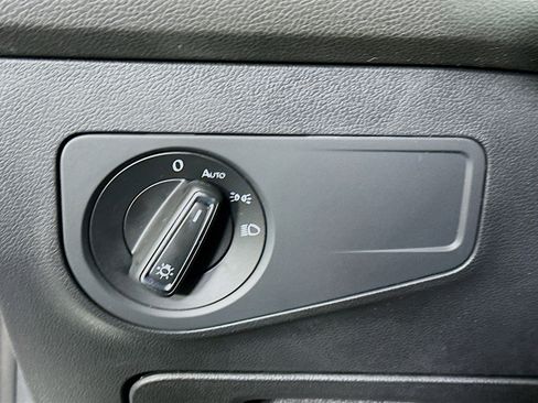 Used 2023 Volkswagen Tiguan SE image 17