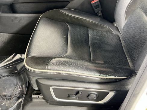 Used 2023 RAM 1500 Laramie AWD/4WD image 19