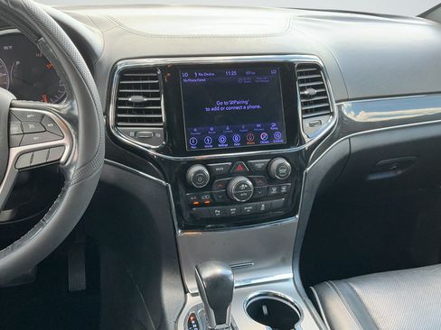Used 2020 Jeep Grand Cherokee Overland AWD/4WD image 8