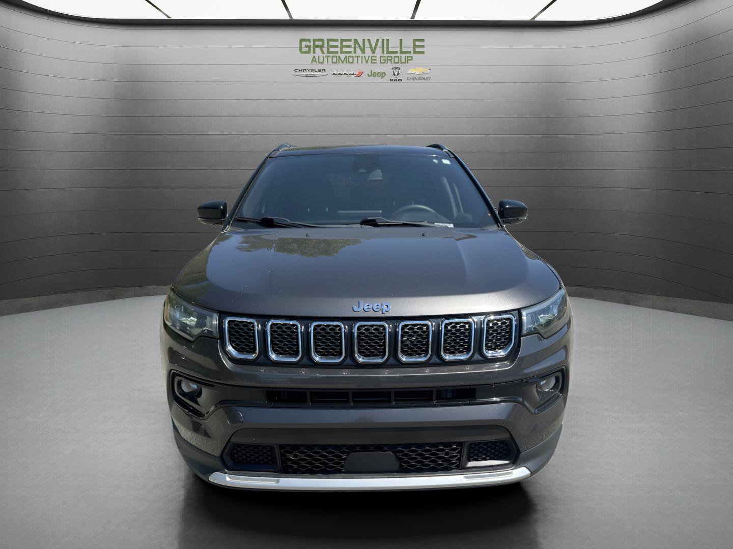 Used 2024 Jeep Compass Limited AWD/4WD image 2