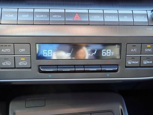 Used 2024 Hyundai Kona Limited image 28