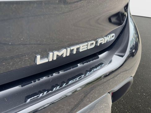 Used 2023 Toyota Highlander Limited AWD/4WD image 9