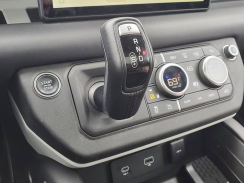 Used 2024 Land Rover Defender 110 S image 35