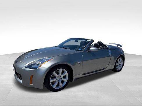 Used 2005 Nissan 350Z Touring RWD image 10