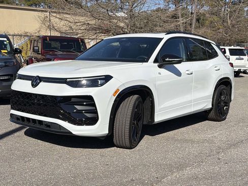 New 2026 Volkswagen Tiguan SE R-Line FWD image 28