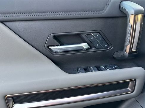 New 2025 GMC Hummer EV 2X image 11