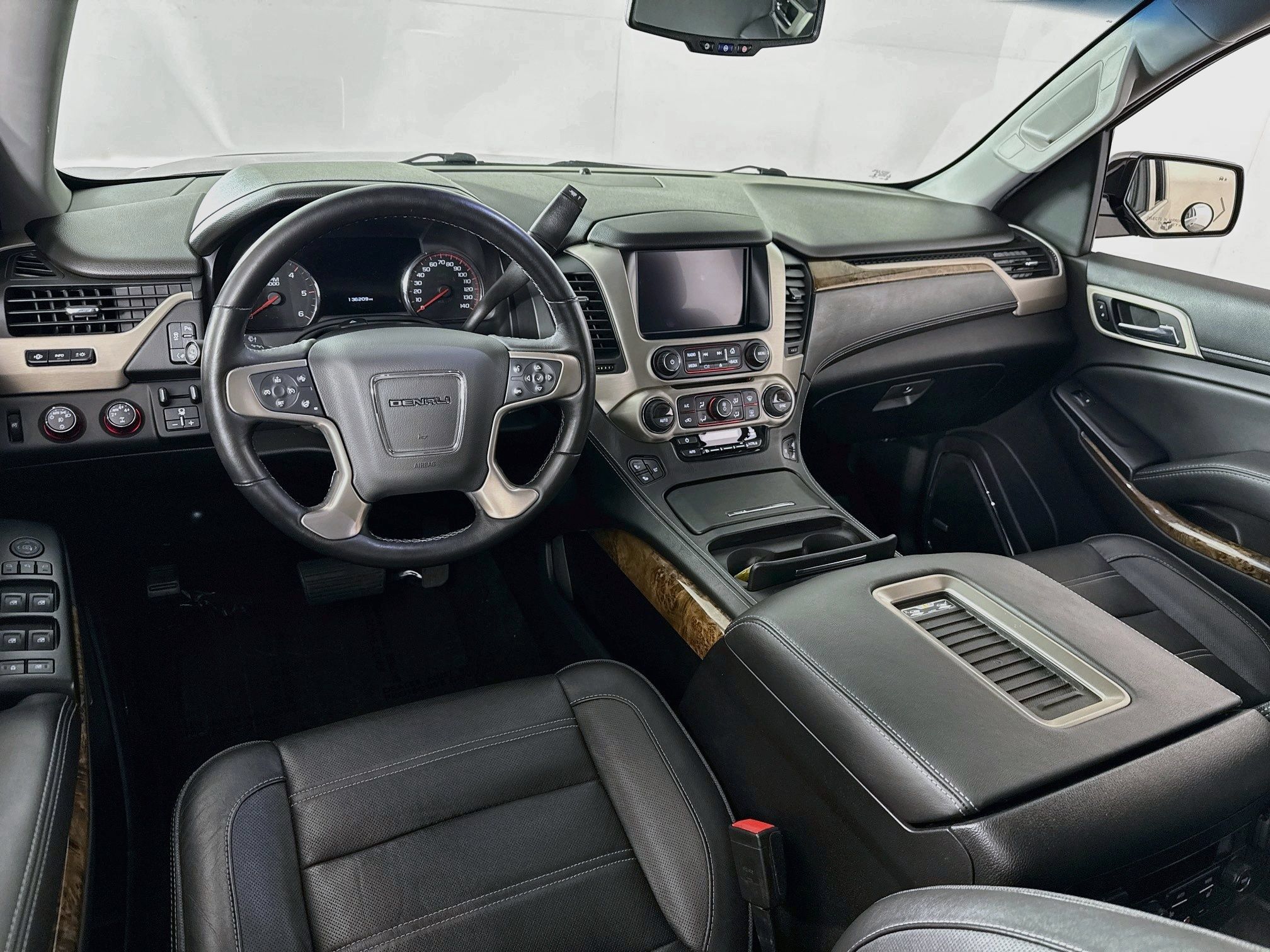 Used 2016 GMC Yukon Denali w/ Open Road Package AWD/4WD image 19