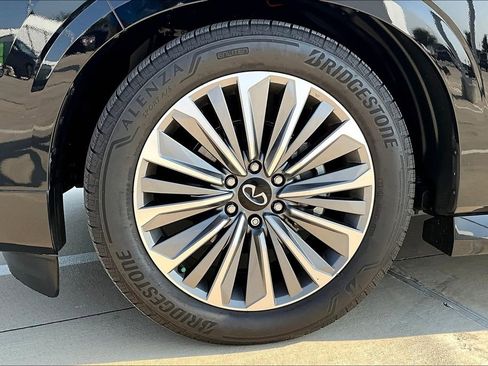 Certified 2025 INFINITI QX80 Luxe image 12