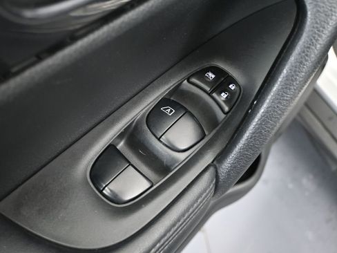 Used 2020 Nissan Rogue SV image 19