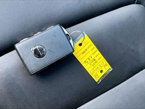 Used 2025 Volvo XC90 T8 Plus image 14