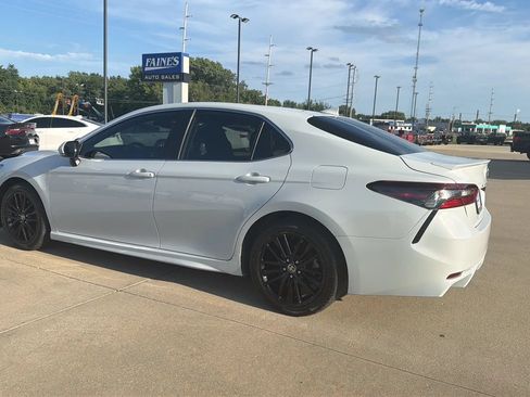 Used 2022 Toyota Camry SE FWD image 12