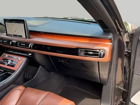 Used 2020 Lincoln Aviator Reserve w/ Equipment Group 202A AWD/4WD image 18