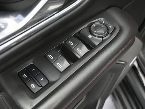 Used 2023 Chevrolet Suburban RST AWD/4WD image 15