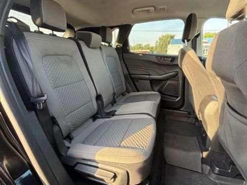 Used 2022 Ford Escape SE image 16