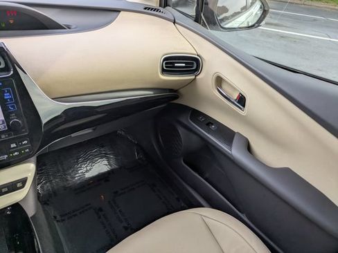 Used 2017 Toyota Prius Three FWD image 16
