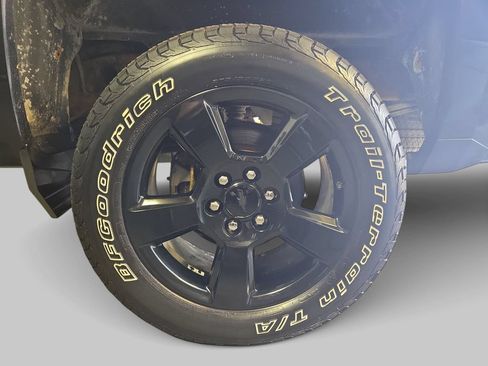 Used 2018 Chevrolet Silverado 1500 Custom w/ Custom Value Package AWD/4WD image 34
