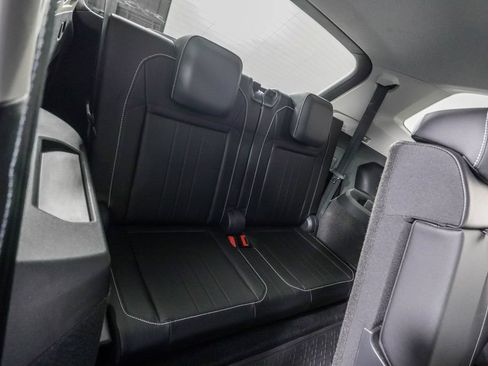 Used 2023 Volkswagen Tiguan SE FWD image 15
