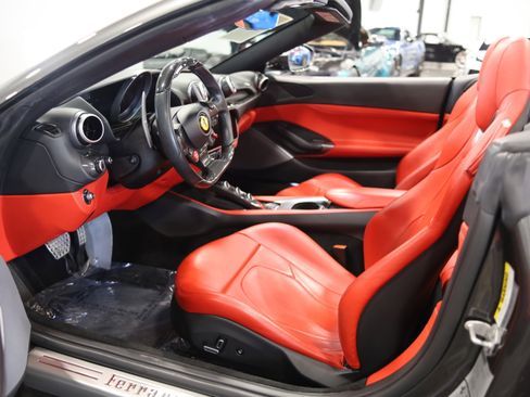 Used 2020 Ferrari Portofino RWD image 20