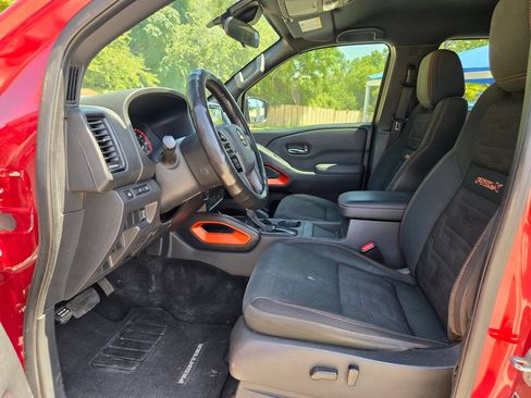 Used 2022 Nissan Frontier Pro-X RWD image 9