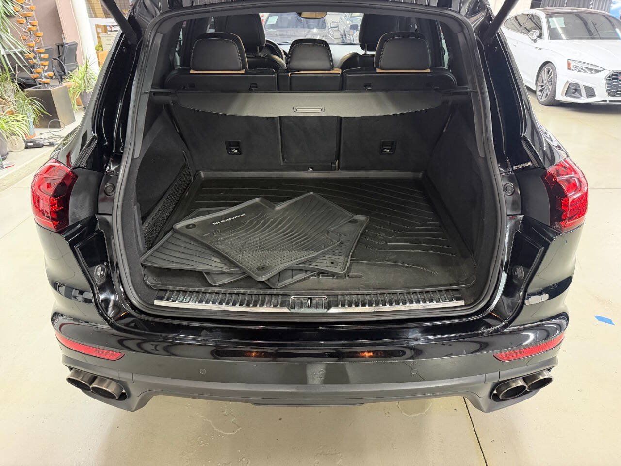 Used 2017 Porsche Cayenne S AWD/4WD image 9