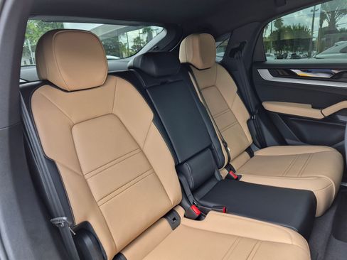 New 2026 Porsche Cayenne Coupe AWD/4WD image 23