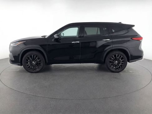 Used 2024 Toyota Highlander XSE FWD image 5
