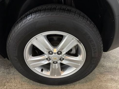 Used 2021 Chevrolet Trax LT w/ LT Convenience Package AWD/4WD image 9