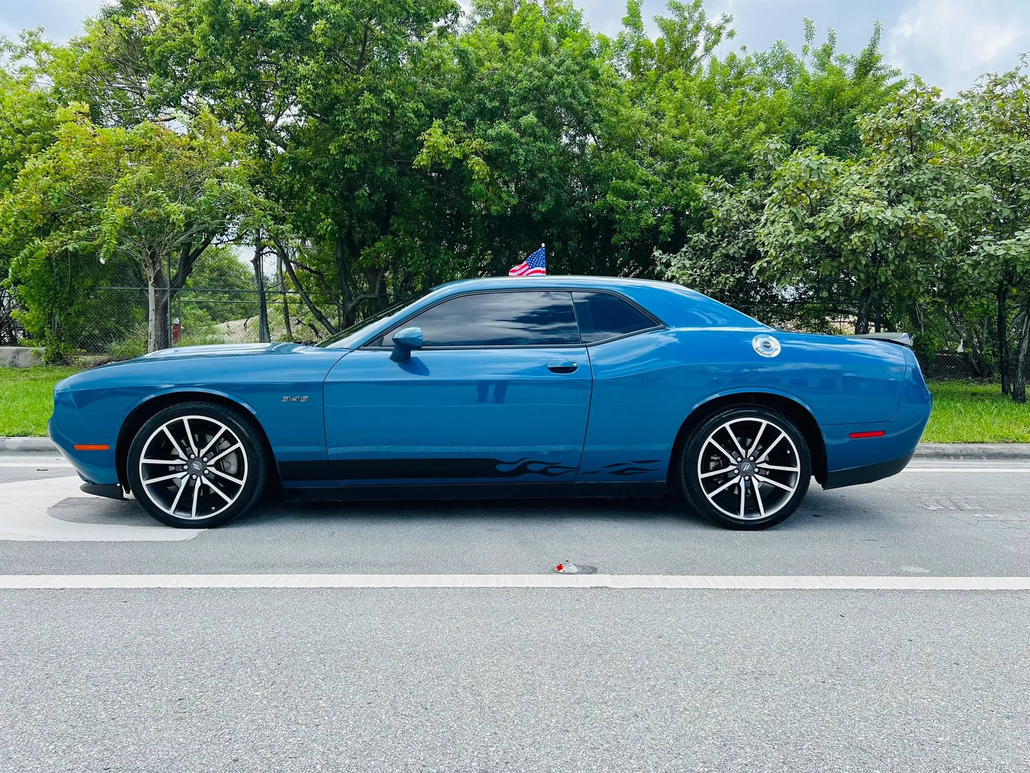 Used 2023 Dodge Challenger R/T RWD image 2