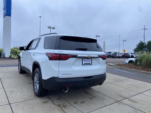 Used 2022 Chevrolet Traverse LT FWD image 4