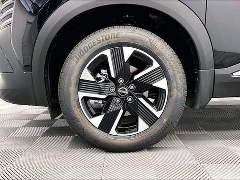 New 2027 Nissan Kicks SV w/ SV Premium Package AWD/4WD image 12