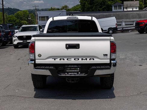 Used 2021 Toyota Tacoma TRD Off-Road AWD/4WD image 5