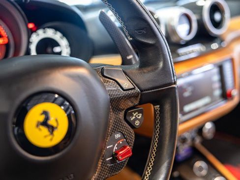 Used 2015 Ferrari California T RWD image 37
