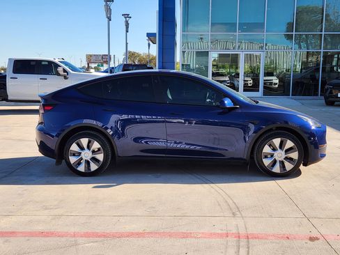 Used 2023 Tesla Model Y Long Range image 7