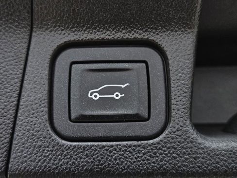 Used 2017 GMC Acadia Denali w/ Technology Package image 12