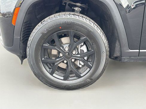 Used 2026 Jeep Grand Cherokee Altitude AWD/4WD image 31