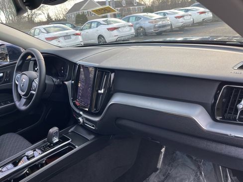 Used 2023 Volvo XC60 B5 Core image 13