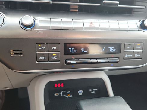 Used 2025 Hyundai Kona SEL AWD/4WD image 15