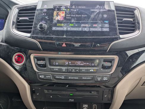 Used 2021 Honda Pilot Touring image 13