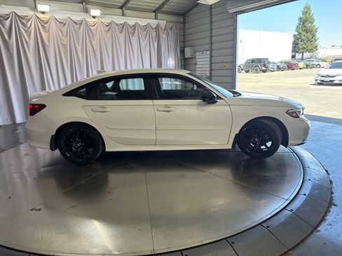 Used 2025 Honda Civic Sport image 4