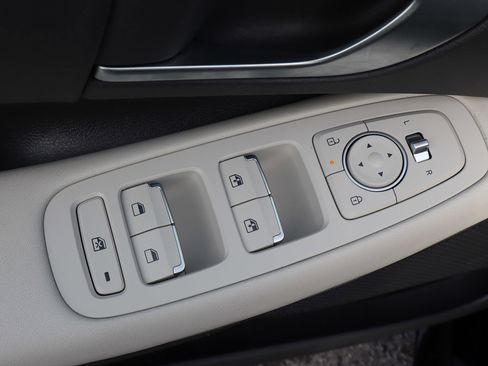 Used 2025 Hyundai Sonata SEL FWD image 14