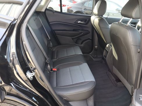 Used 2025 Chevrolet Trax LT w/ LT Convenience Package image 19