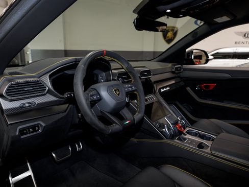 Used 2024 Lamborghini Urus Performante AWD/4WD image 51