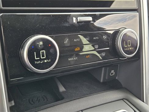 New 2025 Land Rover Discovery S image 13