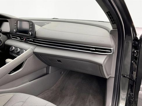 Used 2024 Hyundai Elantra SE image 17