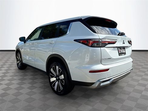 New 2025 Mitsubishi Outlander SE image 7
