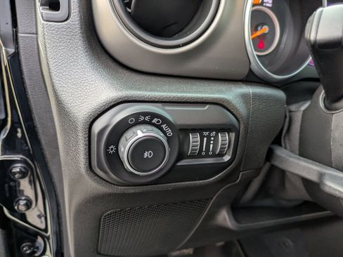 Used 2019 Jeep Wrangler Sport S image 18
