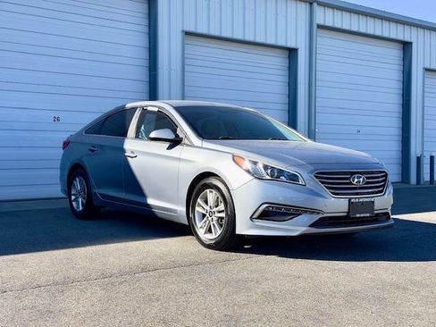 Used 2015 Hyundai Sonata SE FWD image 3