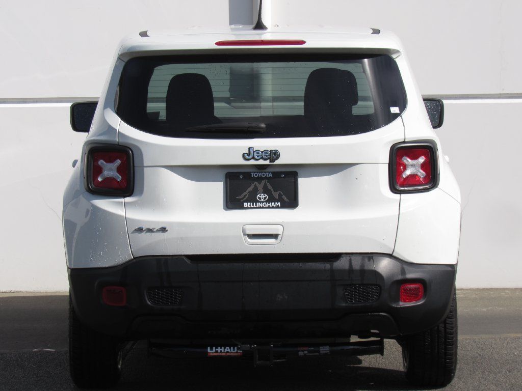 Used 2023 Jeep Renegade Latitude AWD/4WD image 7