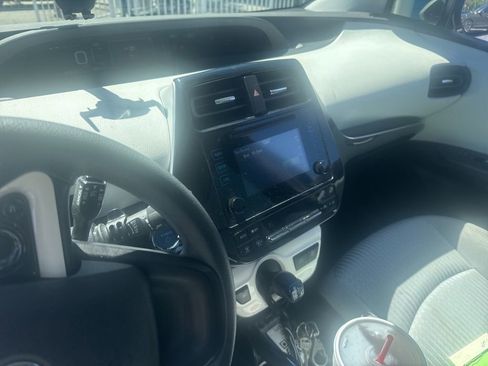 Used 2016 Toyota Prius Four image 19